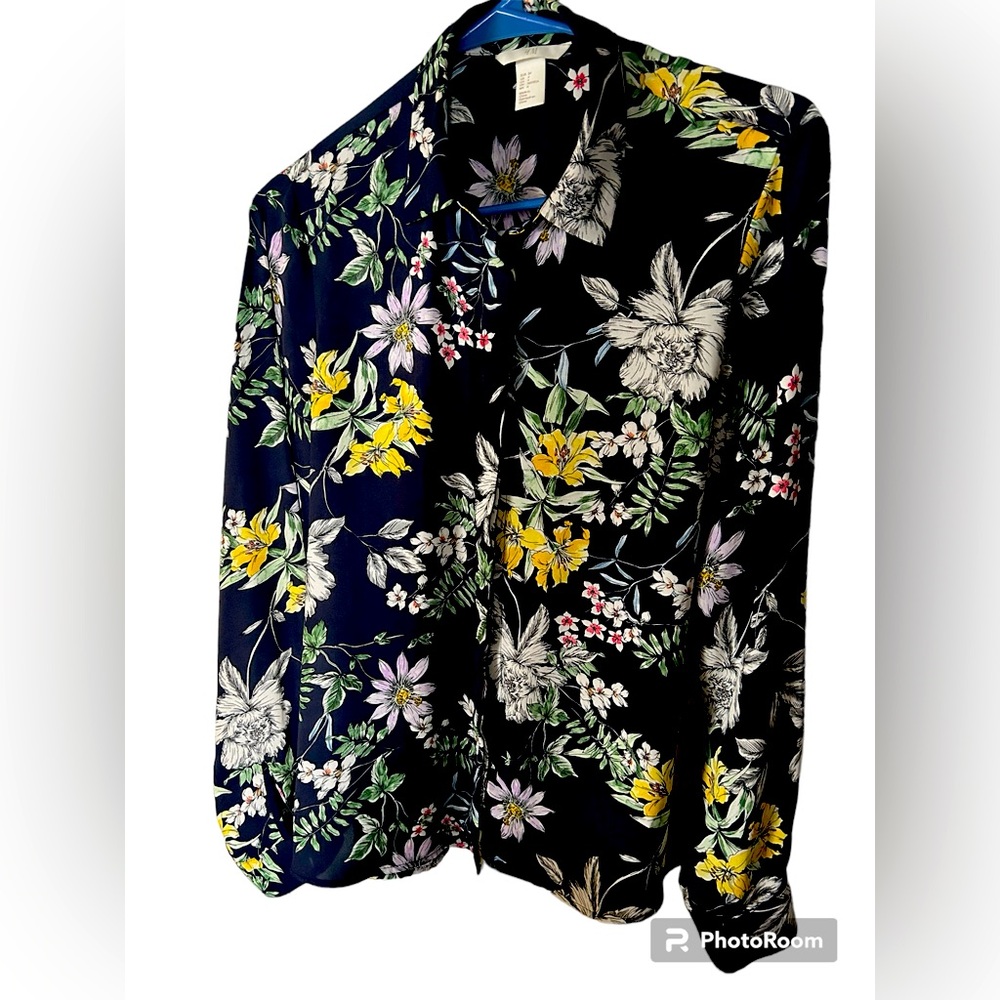 H&M Women’s Long-Sleeve Navy Blue Floral Button Down Blouse - Picture 3 of 8